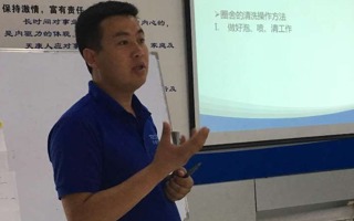 陈新荣,2013年动物营养与饲料专业毕业，先后担任新疆大北农牧业科技有限责任公司大区经理与新疆天康饲料有限公司销售主任，年薪20多万元。